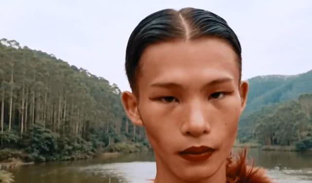 广西农村超模陆仙人(卢宪仁)奇装异服走红，多彩的时装秀引人关注