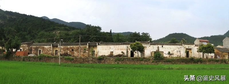 蒋纬国婚姻悲剧：娶了年轻20岁的后妻,却难忘旧