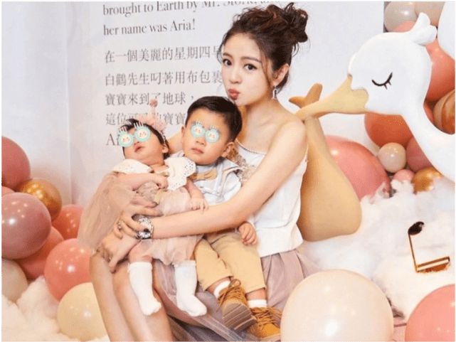 澳门偶遇安以轩一家，夫妻恩爱低调没架子，女儿五官精致超漂亮