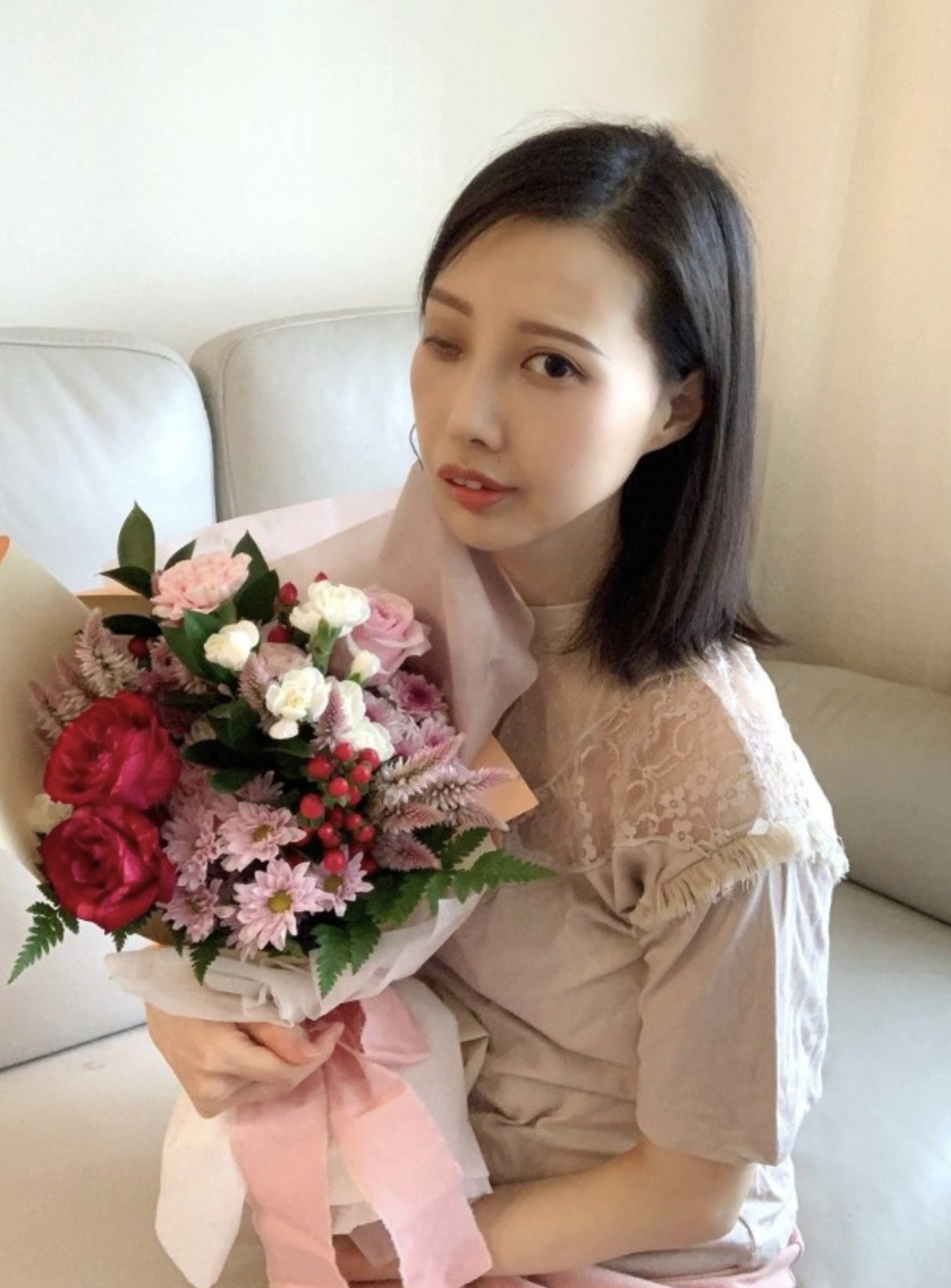 李明蔚病情不乐观，马浚伟做直播帮筹医药费，出钱出力为对方打气