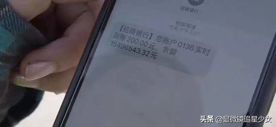 66岁冯巩豪宅内景曝光，又出洋相：离开春晚2年