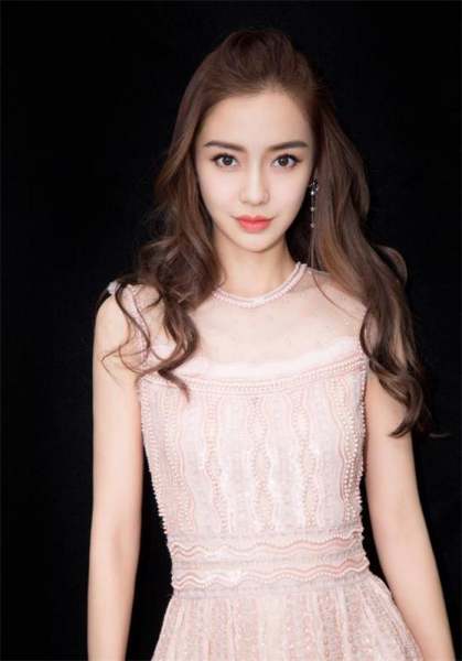 楊穎撕賈玲被罵上熱搜，網友吐槽出口傷人太討厭，發生了什麼事？