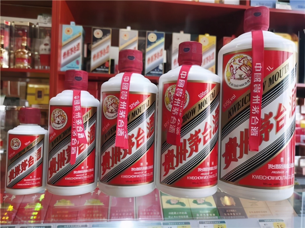 2021年最大的笑话！10年前的“烟草院士”争议仍未断，茅台又出了个“白酒院士”，我们不需要