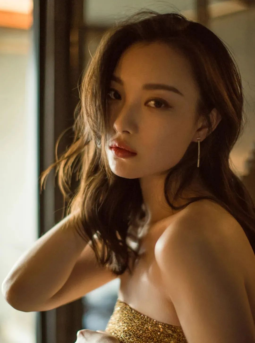 Penta提名倪妮,《流金岁月》朱锁锁换个头就翻红了,背后一扒全是黑料