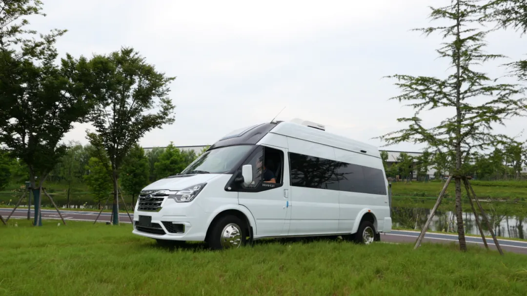 江铃旅居车 新世代全顺 洲际漫步者 后双胎plus版 空间大且电劲十足