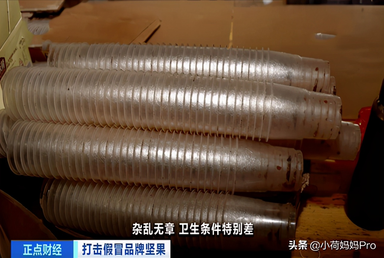 男童胃里发现一团“胶”，家长眼里的好零食，制作环境犹如垃圾场