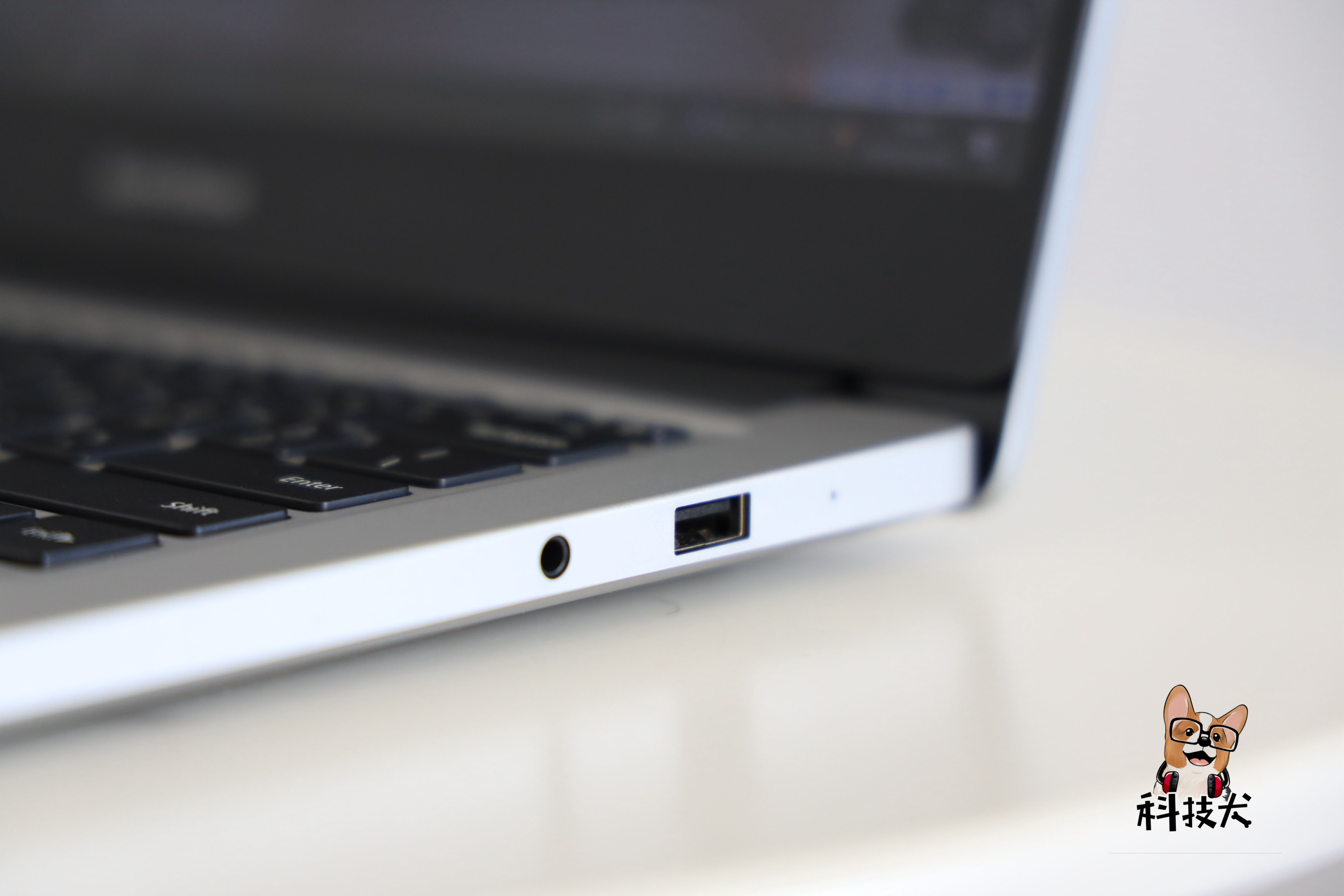 小米10 Pro全系列配用三星屏；16英寸MacBook Pro官翻版开售