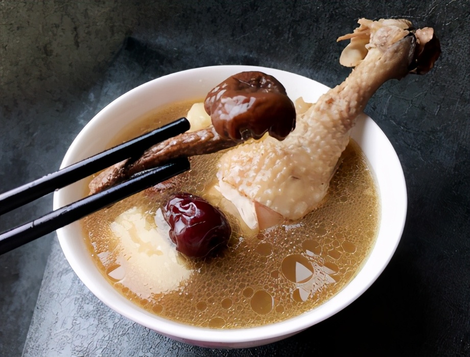 图片[1]-山药红枣炖鸡汤的做法步骤图 鸡汤鲜香味美不油腻-起舞食谱网