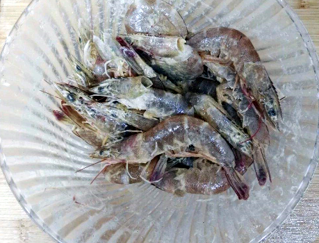 图片[3]-做椒盐虾时 直接裹淀粉不对 多加1个步骤 虾香酥脆还不腥-起舞食谱网