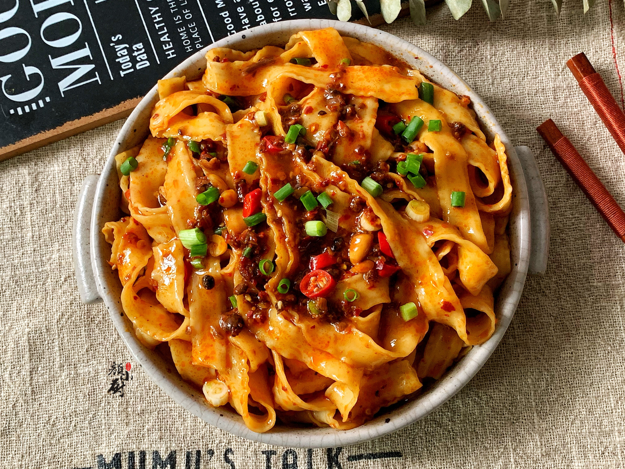 氣溫回升，我家常吃這碗麵，煮一煮10分鐘出鍋，拌醬吃真香