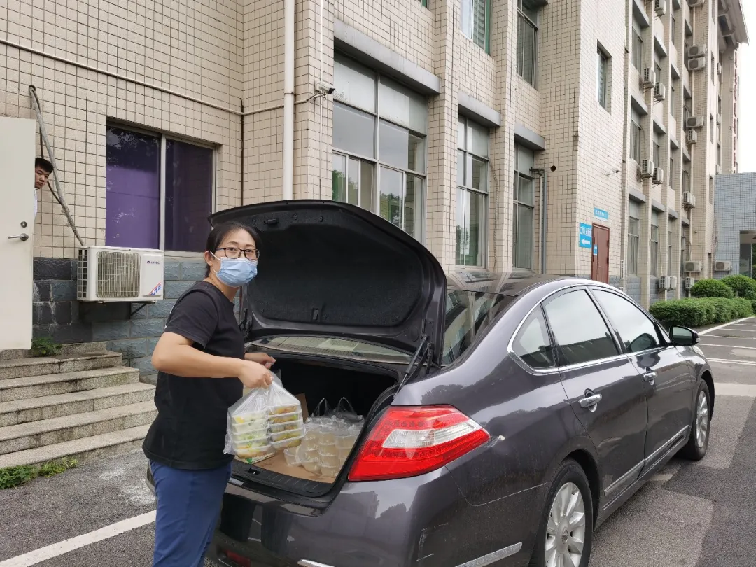 湘潭市中心医院“工人先锋号”抗疫帮扶志愿服务在行动(2)