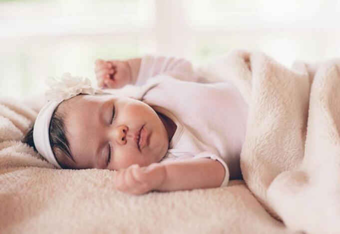 婴儿“小睡”时间表：一天睡几次？一次睡多久？一文说清楚