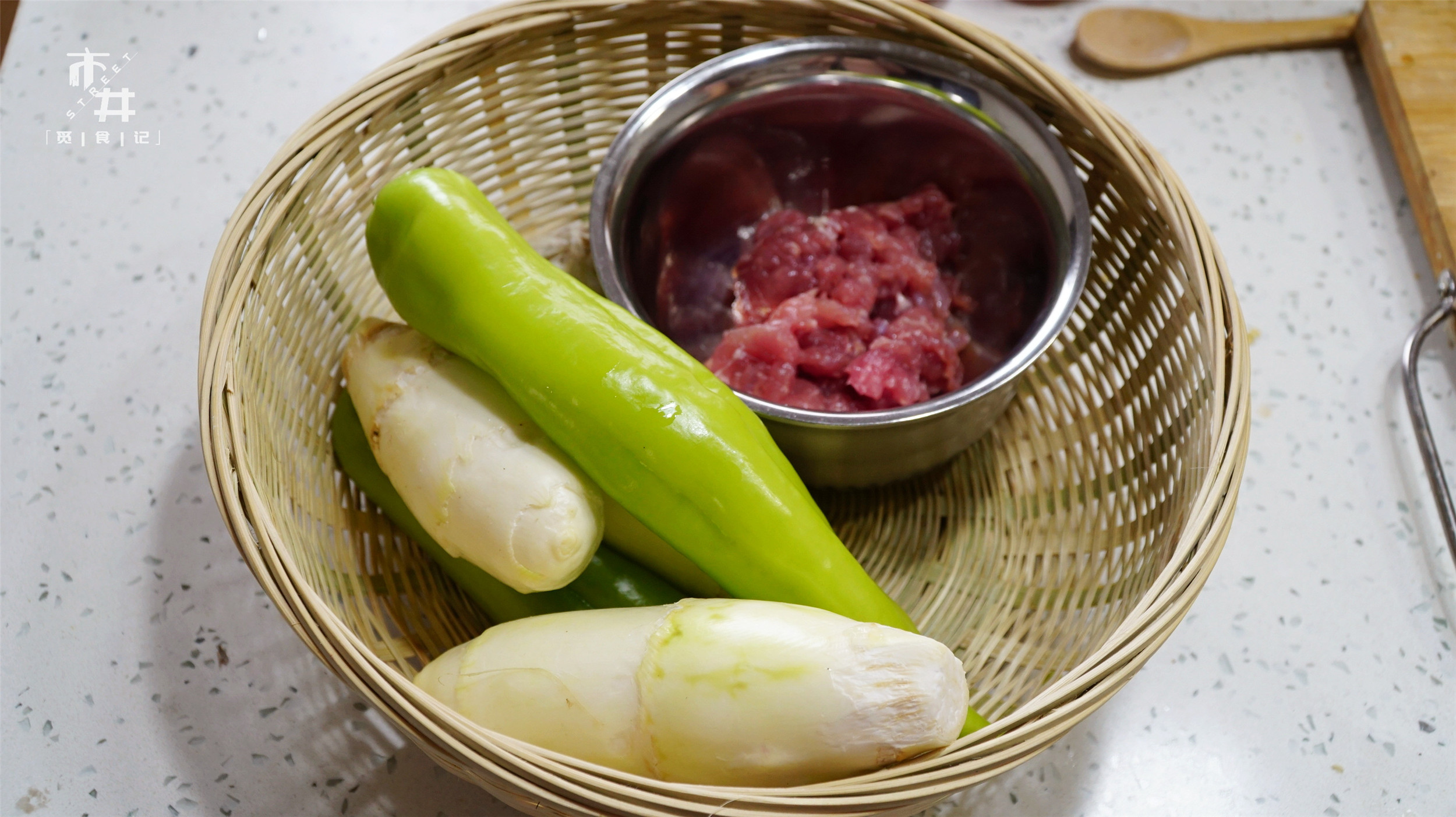 这菜，被称“水中参”，8元一斤，常吃对皮肤好，夏天防晒可多吃