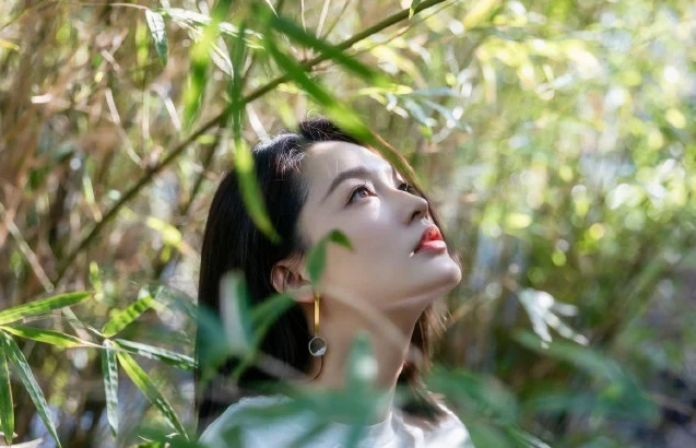 李沁被曝拍戏片酬特高，还挂其它职务拿片酬，