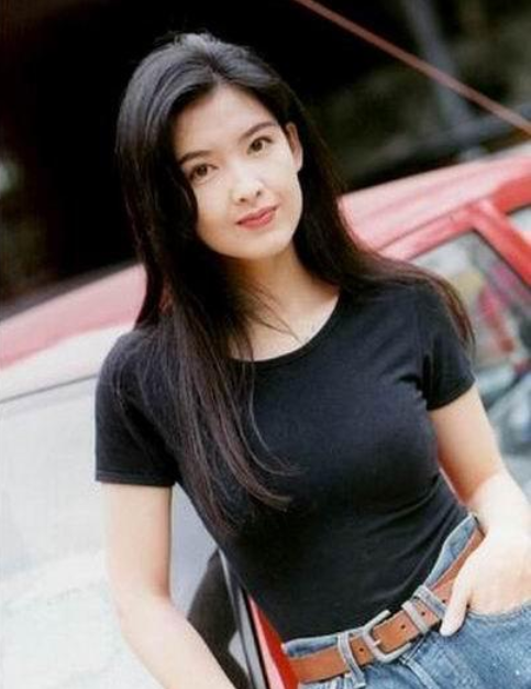 “不老女神”周慧敏的心酸人生，和她背后不得不說的男人