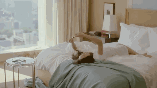 入住才半年，洗手台的玻璃胶就发霉了，保姆简