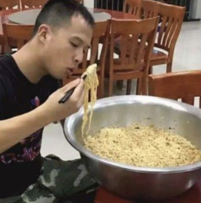 方便面被“踢出”救灾首选？看看救灾人员怎么