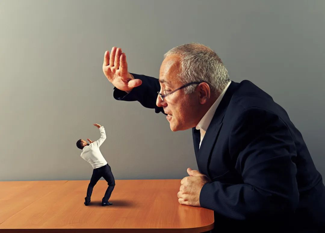 为何有些领导，总是批评真正做事的员工？精明的人，从这3点分析