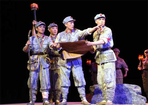 四川旅游：走近泸定桥圆童年电影情结（图）