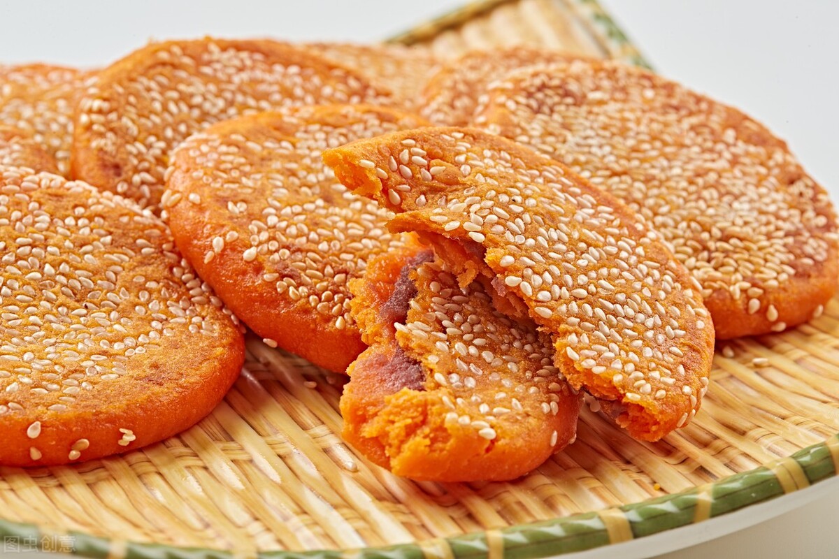 南瓜饼就要这样做，不用一滴水，香甜软糯吃不腻，咬一口满嘴香