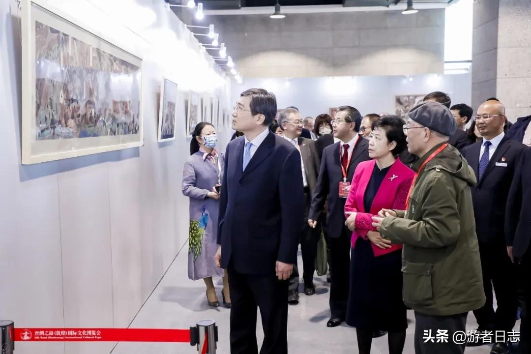 东亚文化之都活动年：中外嘉宾参观考察敦煌“一窟四展”
