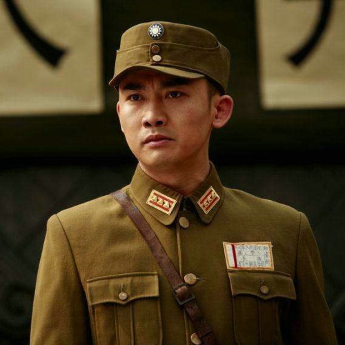 报告导演，国军军官的军装应该这样穿