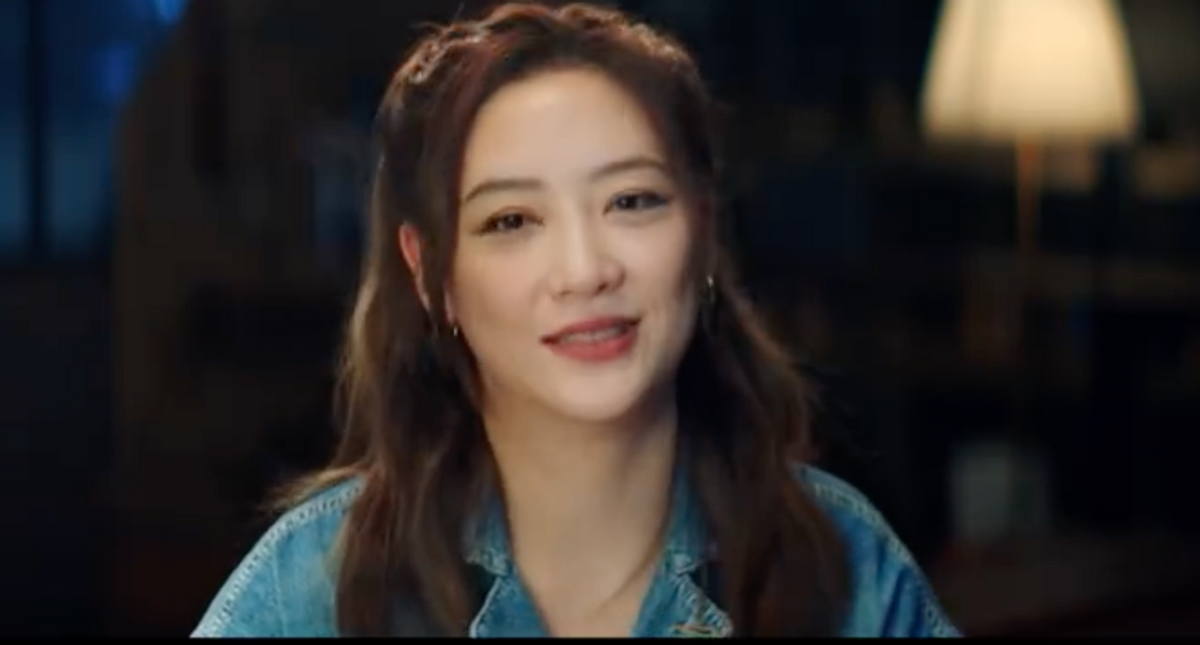 陈小春忘记婚纱照还认错儿子，应采儿皱眉苦笑，网友：要跪搓衣板