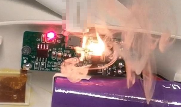 让手机“坐电椅”？一群较真儿的人制止了真实世界的残酷攻击