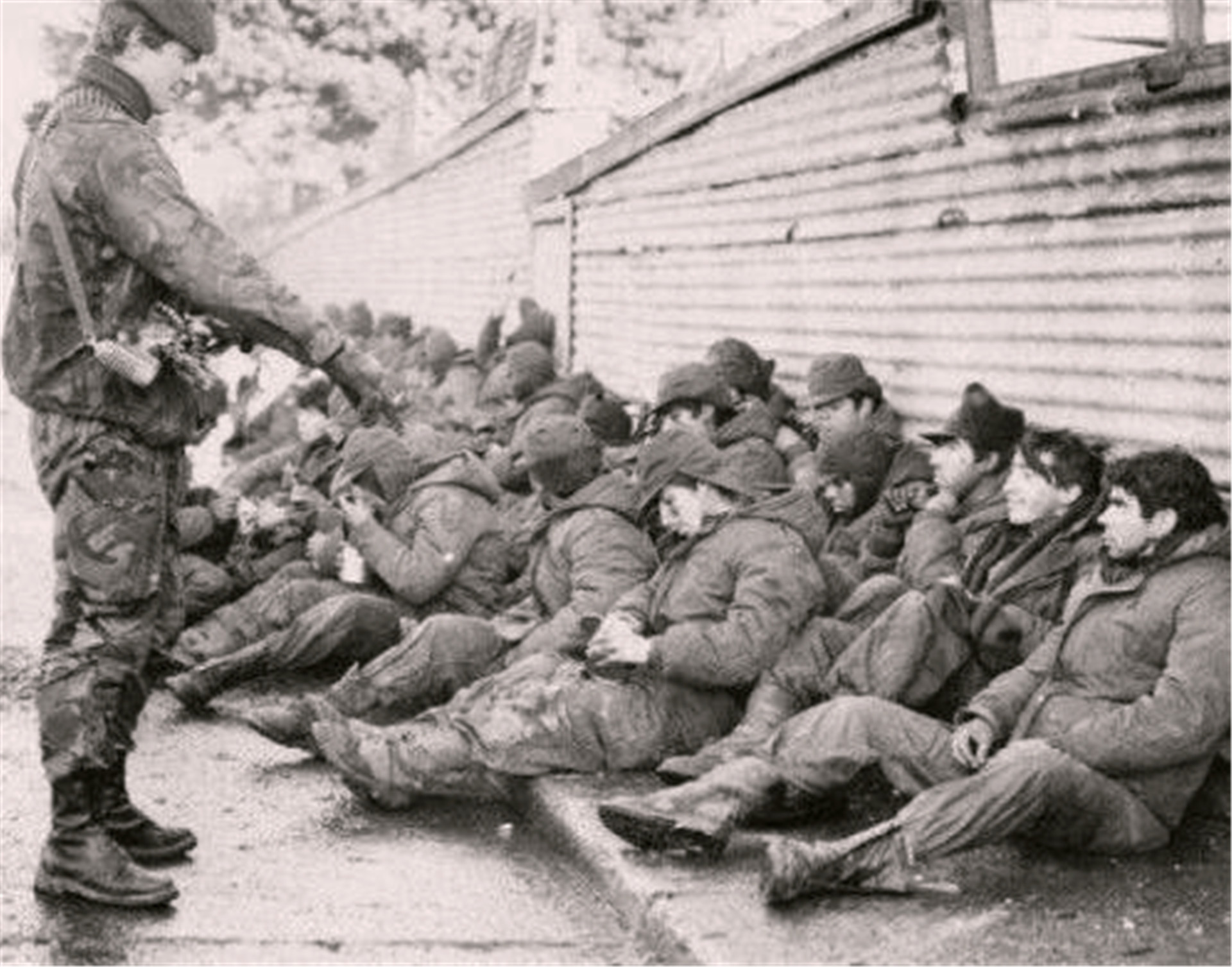 英国能够归还香港，为何不肯放弃马岛，马岛有