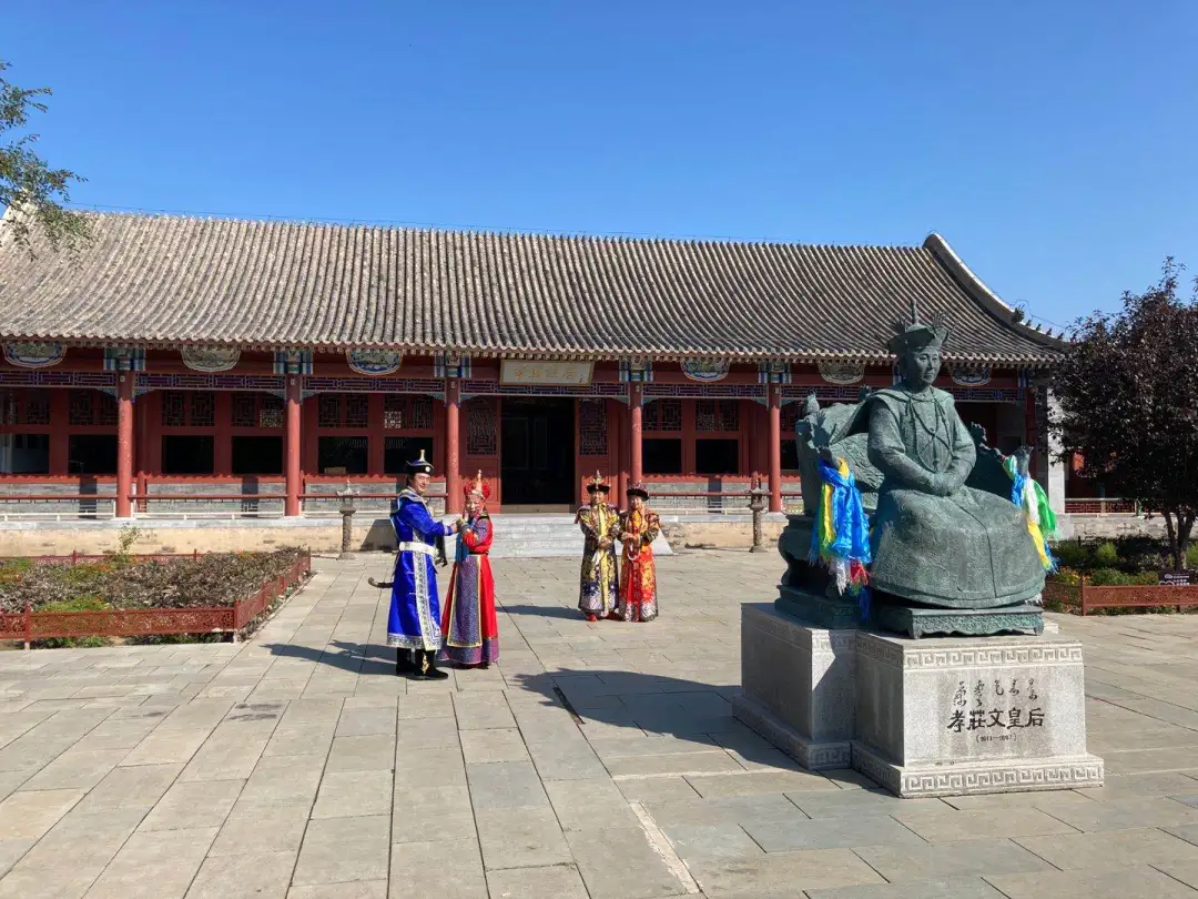 长春—通辽金秋首发团畅玩第二天：逛孝庄园、吃烧麦宴...