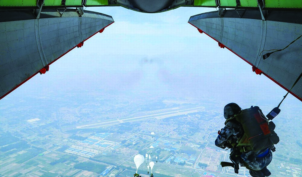 ����չ�ᣬ��-20��ս�����岢�����ڼ�-20