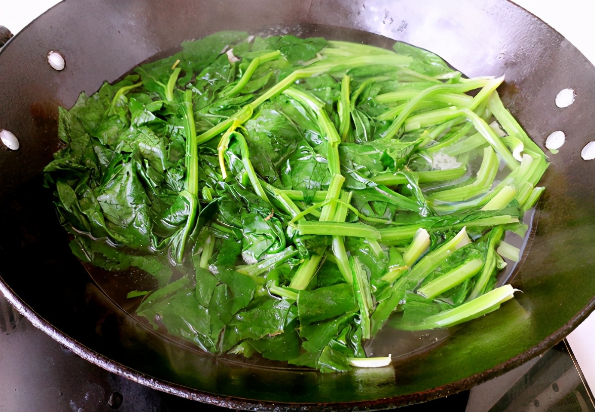 做菜時，遇到這3類食材要焯水！ 不管多著急，都不能少了這一步