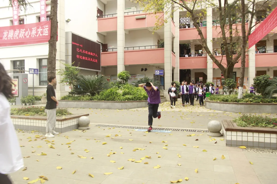 成都市金花中学地震应急疏散演练