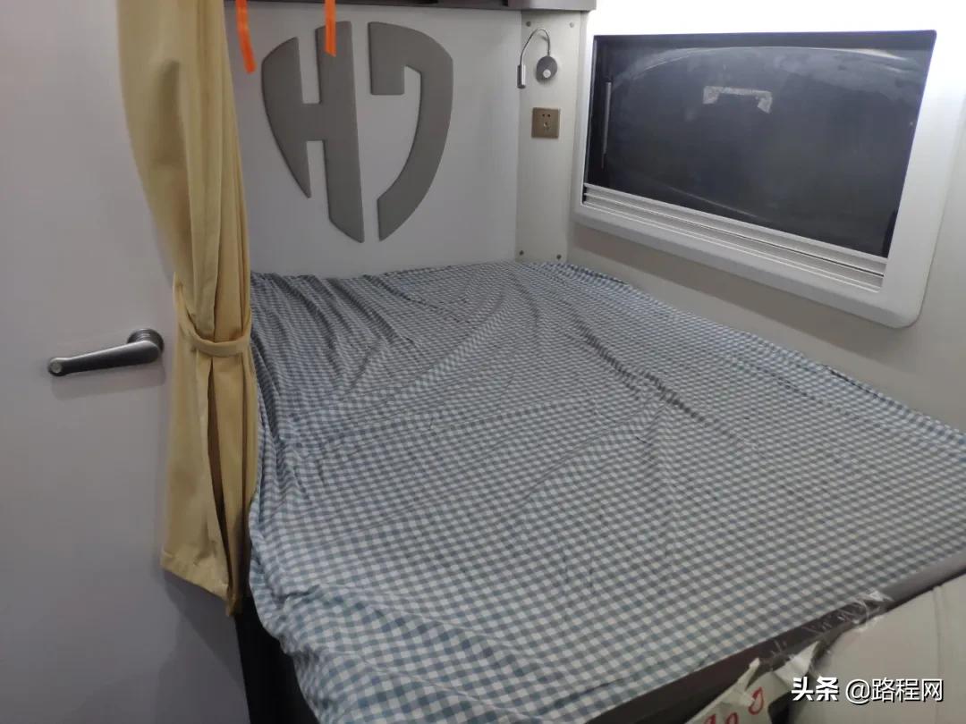 �׿���Ῠ�������ߣ�320L��ˮ�� �Ĵ�������31.8W��