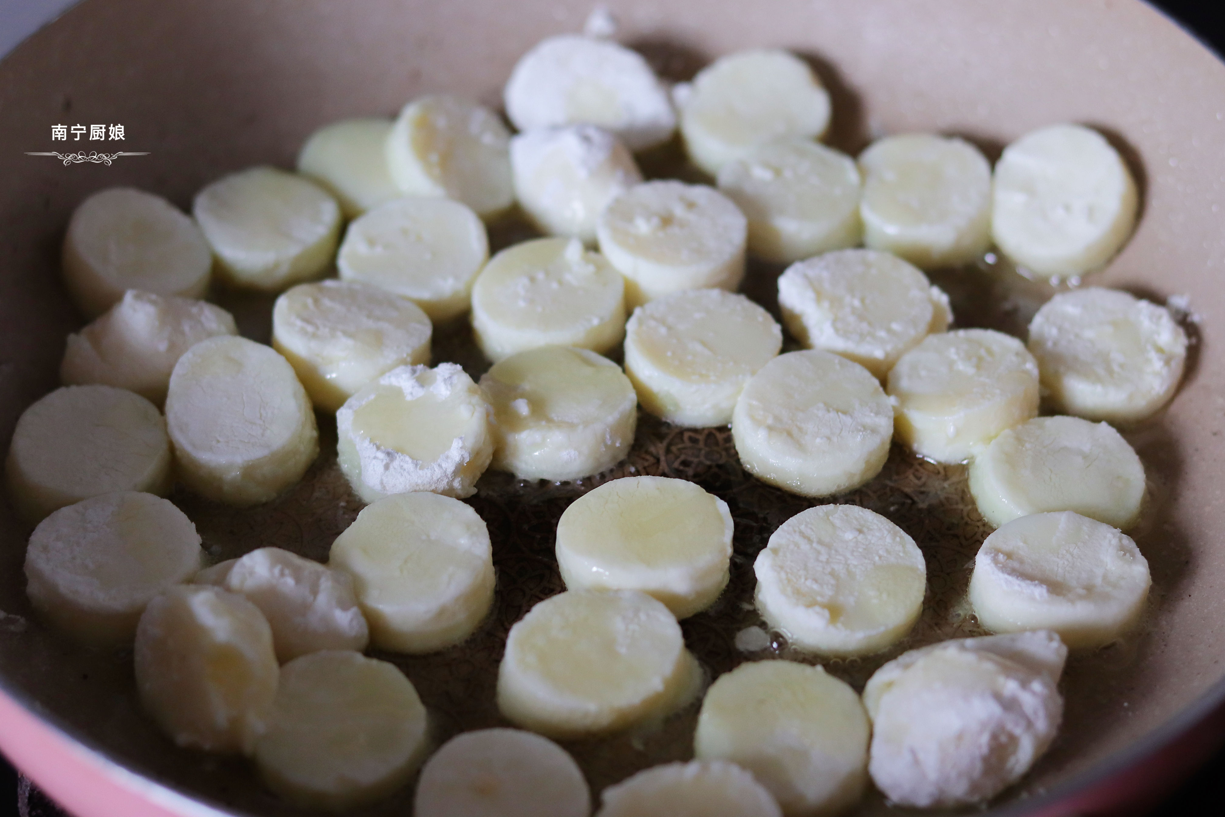 燒日本豆腐時加入一把蔥，沒想到如此美味，不愧是老保姆的拿手菜