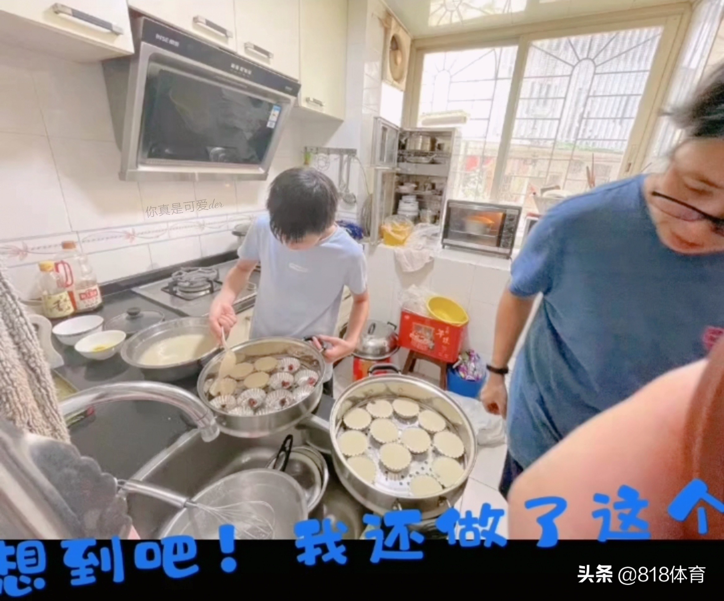 亲闺女！何教练带全红婵回自己家过节，小红跟着师母第一次做蛋糕