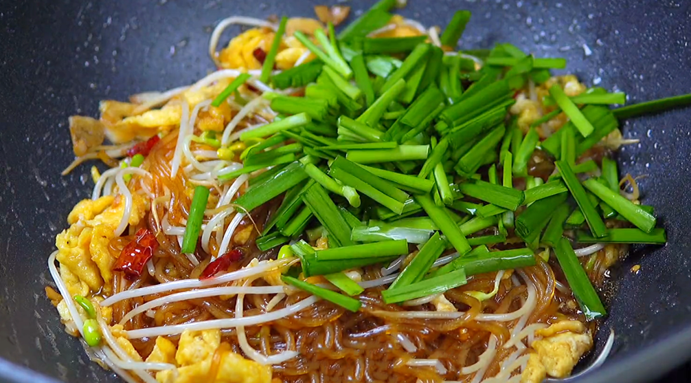 粉條一炒就成團，別只會焯水，教你簡單這樣做，根根分明，特下飯