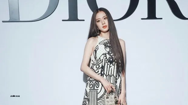 EXO伯贤与私生饭的通话录音公开;Dior向智秀抛出橄榄枝?