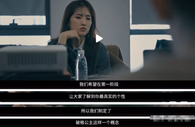 姚安娜输不是因为牌不好，而是手拿4个2双王，却打出个3点