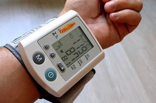自己在家测血压，使用哪种血压计最精准？