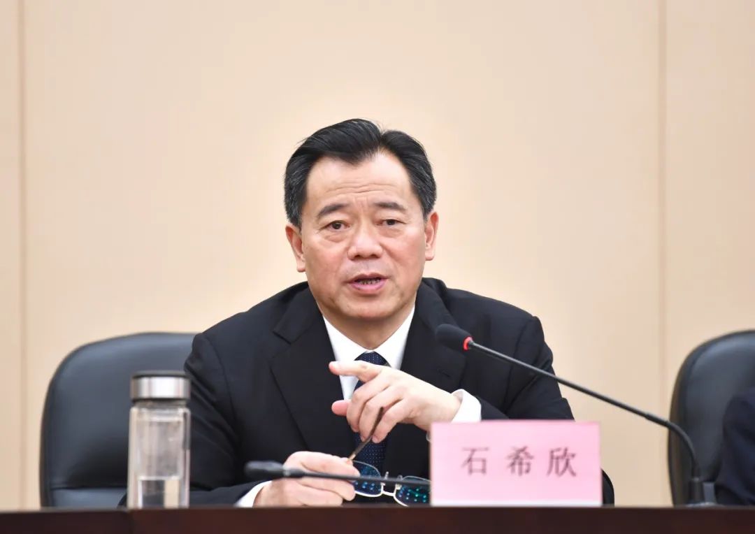市五届人大常委会举行第四十四次会议《怀化市机动车停车条例（草案）》进入二审阶段