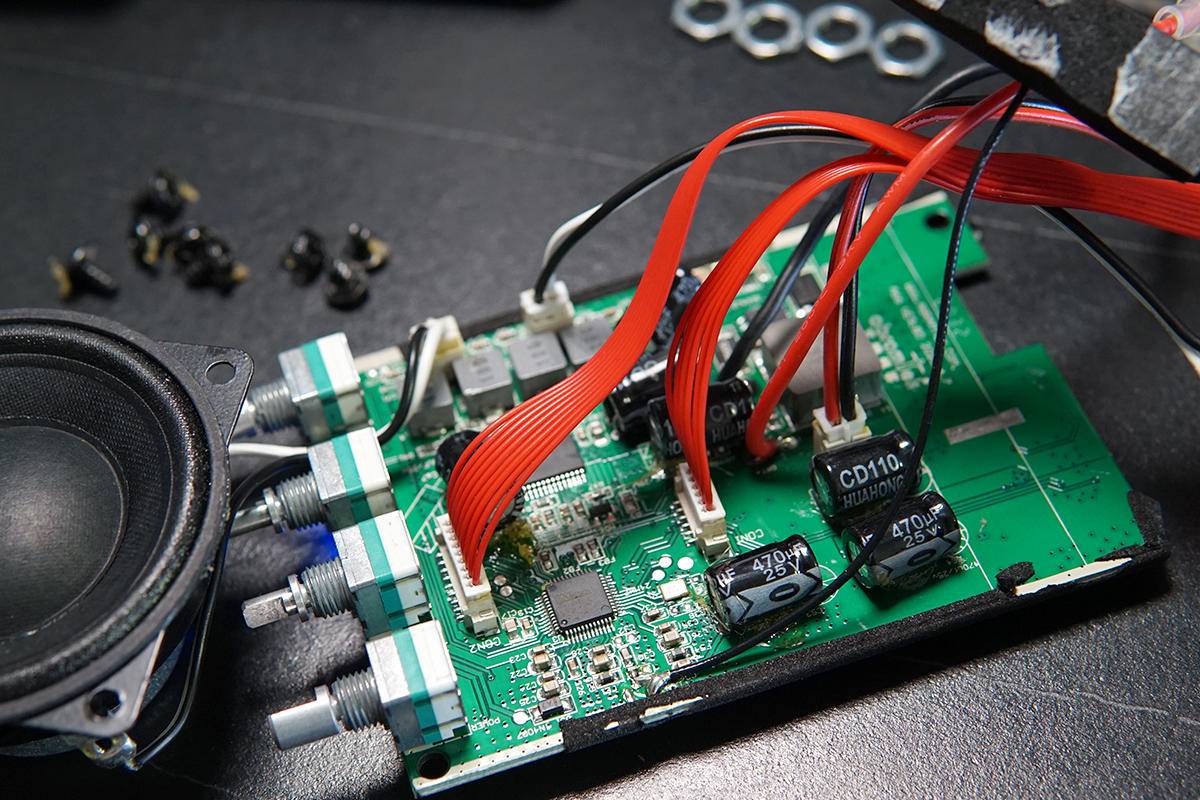 听说这款K歌音箱用的是Bose喇叭，咱们拆来看看