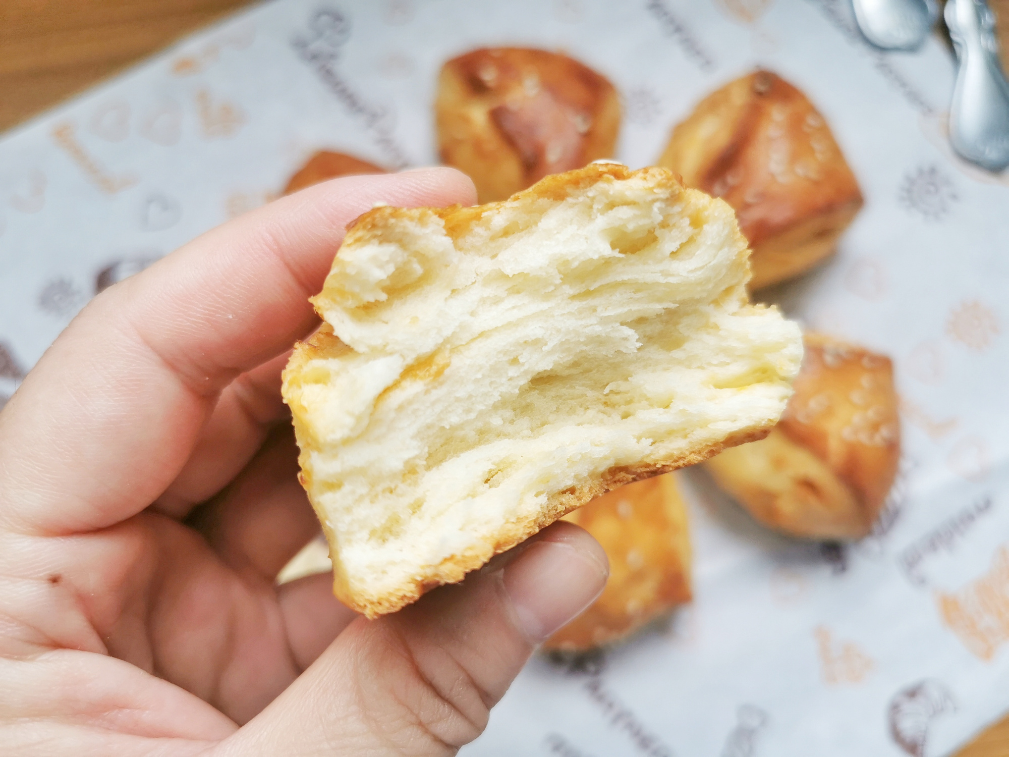 早餐不知道吃什么？试试这道零难度司康饼，外酥里软，孩子特爱吃