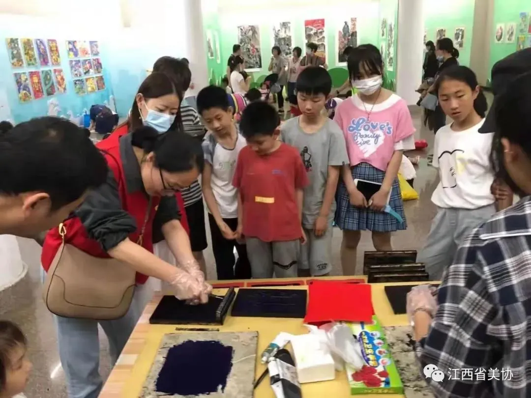 “六一”节,我们来省文联看展