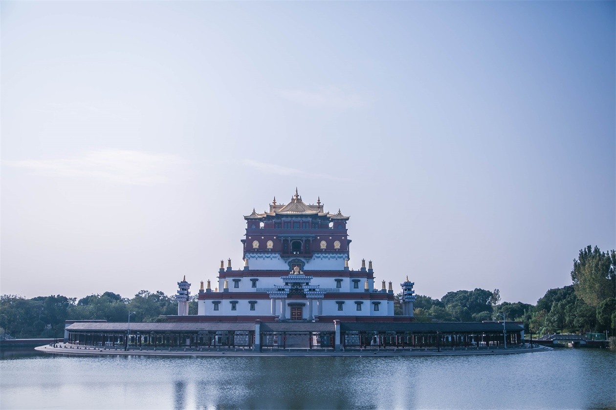 这个被誉为“山水氧吧”的地方，却藏着一座堪称东方的“卢浮宫”