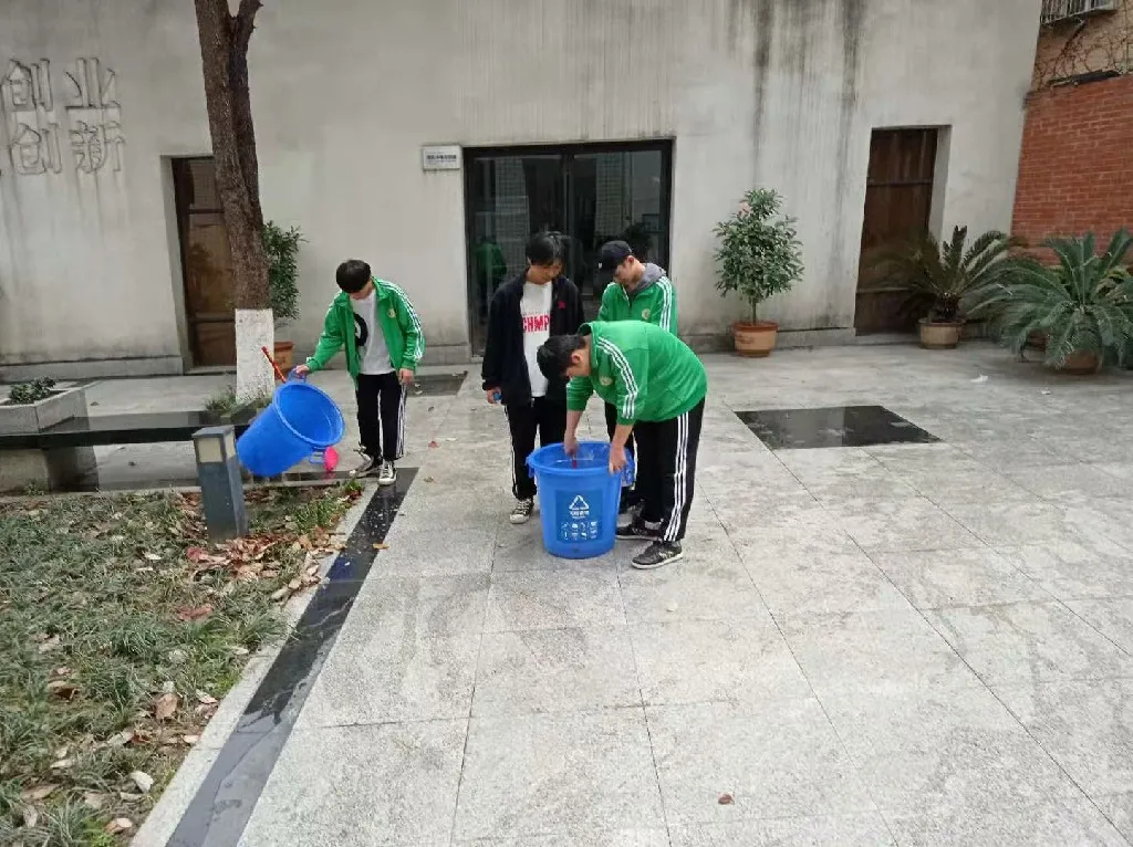 卫生是根本 运动是方式丨双流建校开展春季校园爱国卫生运动