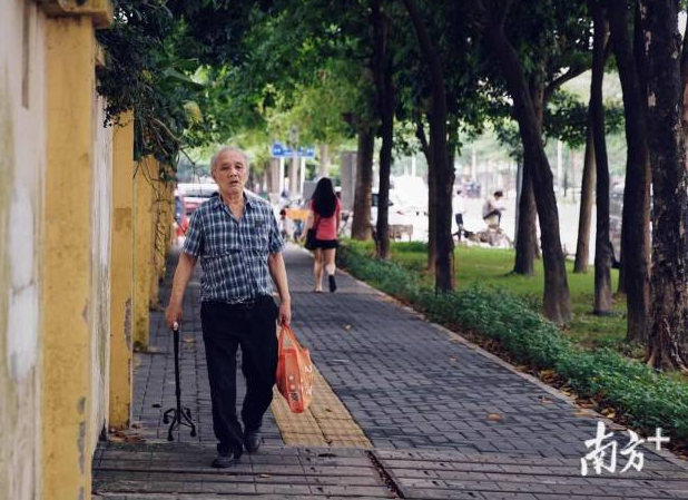 登上人民大会堂，与刘德华共唱，是谁揭穿了“天才指挥家”的谎言
