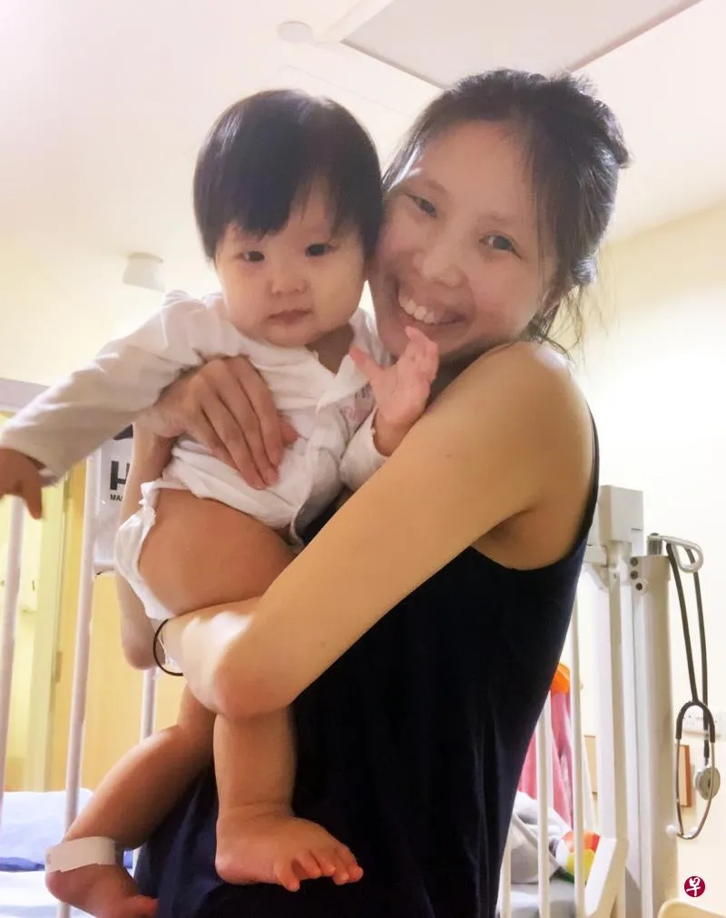 “我2個月大的女兒確診了!住進了新加坡重症監護室……”