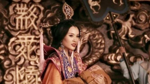 本是一个窝囊皇帝，当了十三年的傀儡后，却因