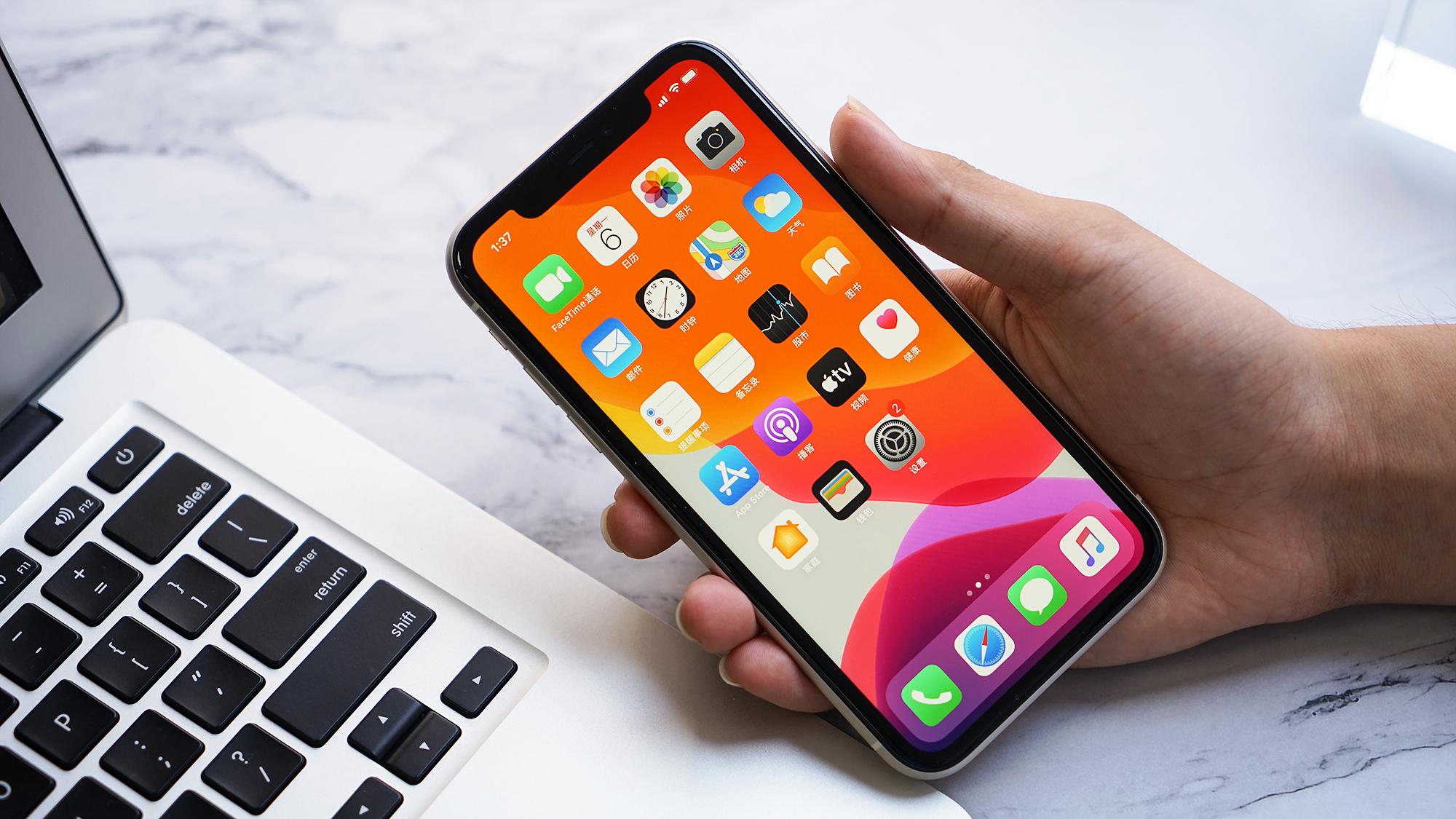 不一定非要等iPhone 13，目前这4部旗舰就很值得买，内行人的建议
